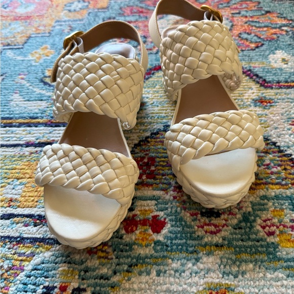 Aerosoles Camera Women’s White Sandals - Picture 9 of 12